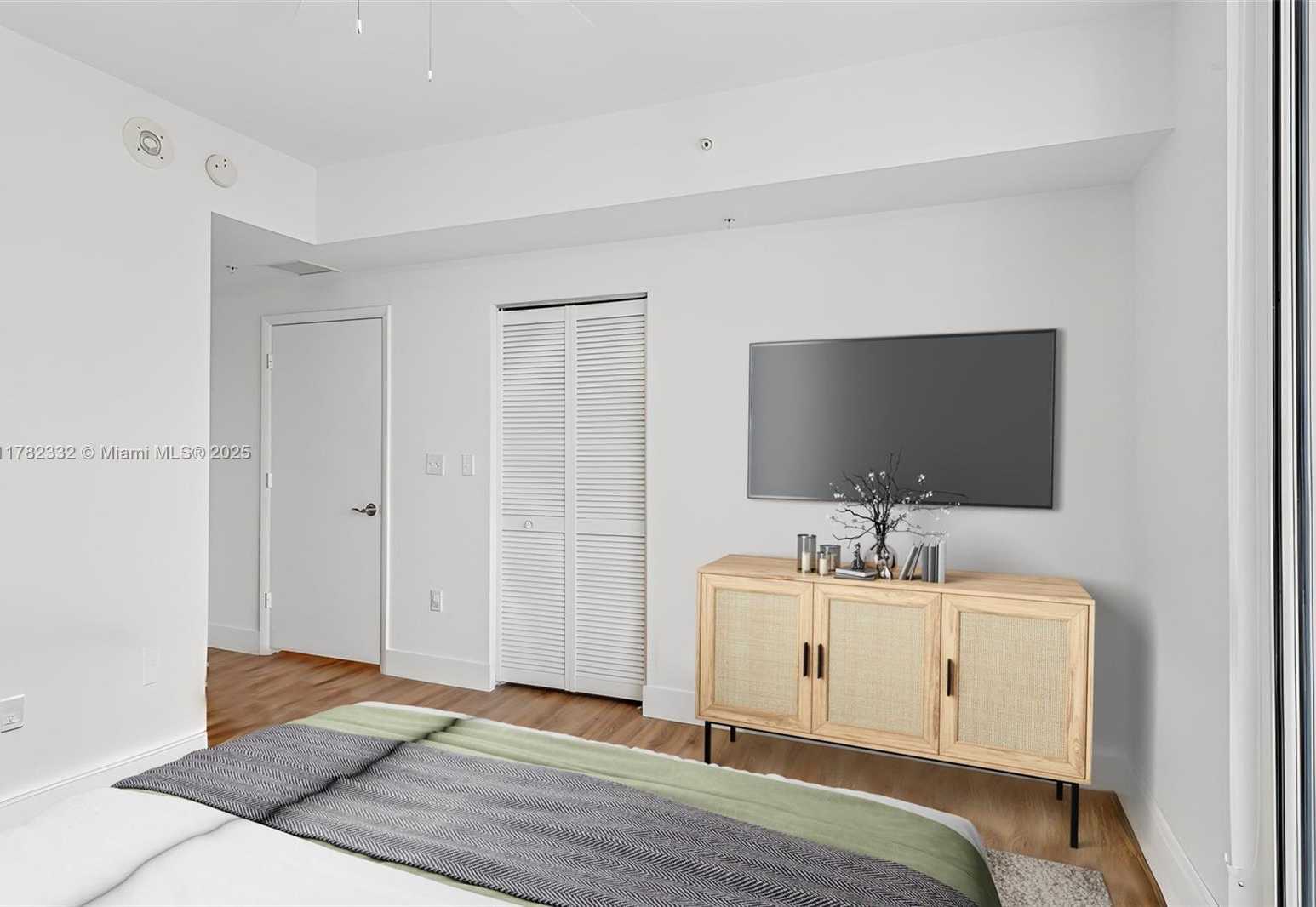 Small Image of 244 BISCAYNE BLVD #2203, Miami Number 25