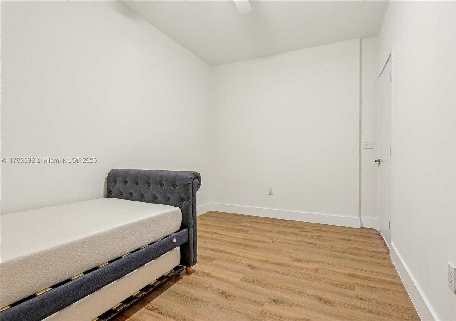 Small Image of 244 BISCAYNE BLVD #2203, Miami Number 27