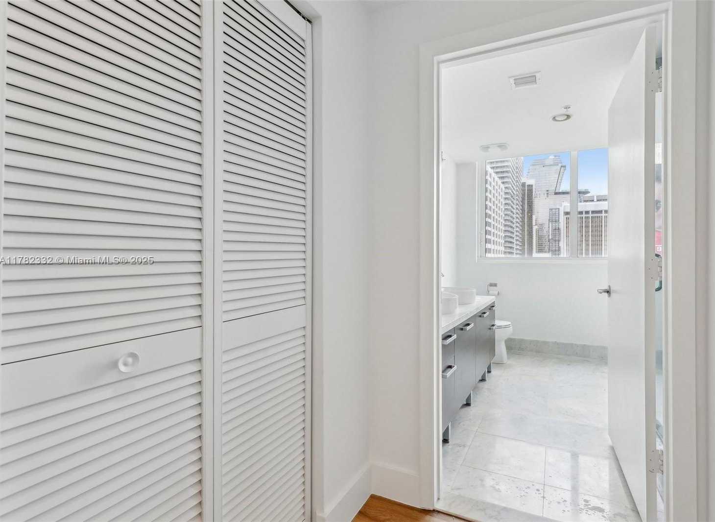 Small Image of 244 BISCAYNE BLVD #2203, Miami Number 37