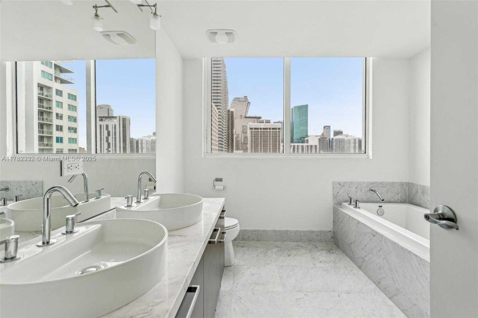 Small Image of 244 BISCAYNE BLVD #2203, Miami Number 38
