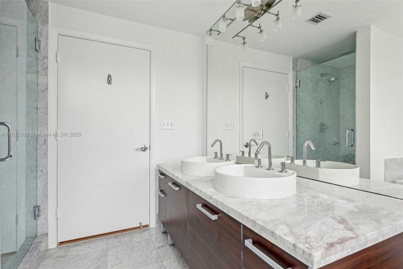 Small Image of 244 BISCAYNE BLVD #2203, Miami Number 39