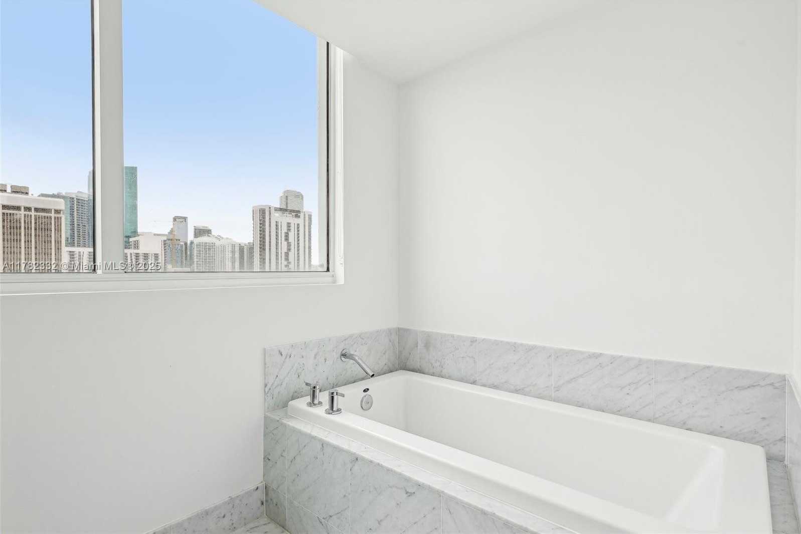 Small Image of 244 BISCAYNE BLVD #2203, Miami Number 40