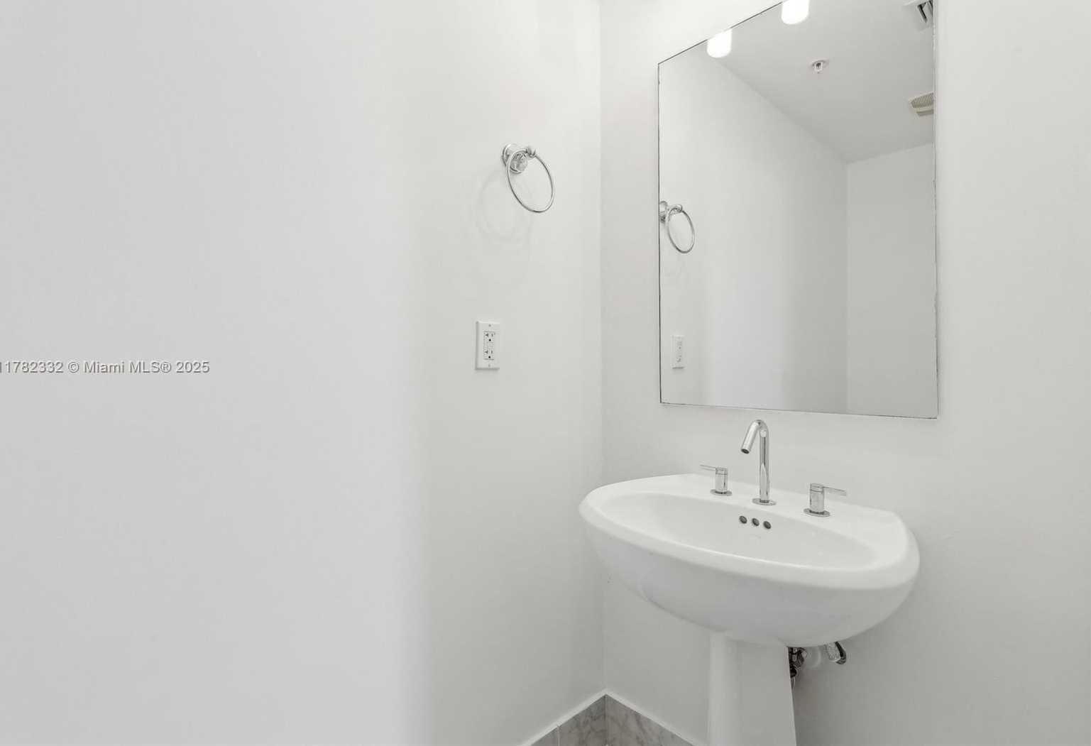 Small Image of 244 BISCAYNE BLVD #2203, Miami Number 45