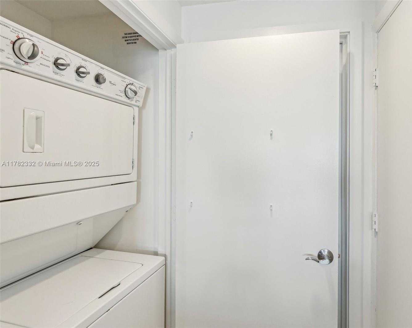 Small Image of 244 BISCAYNE BLVD #2203, Miami Number 47
