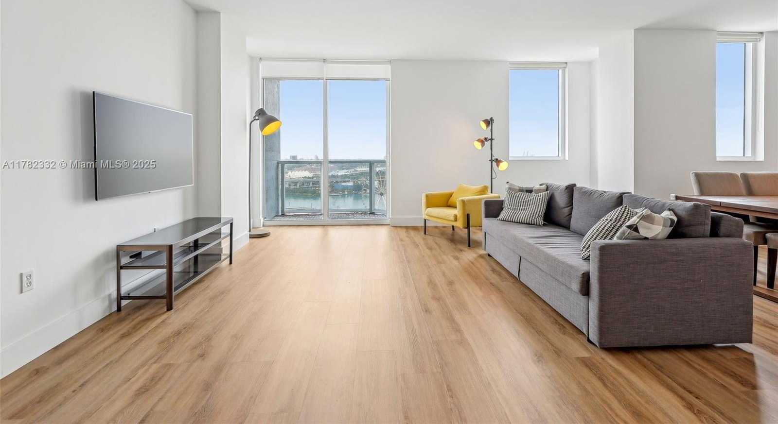 Small Image of 244 BISCAYNE BLVD #2203, Miami Number 6