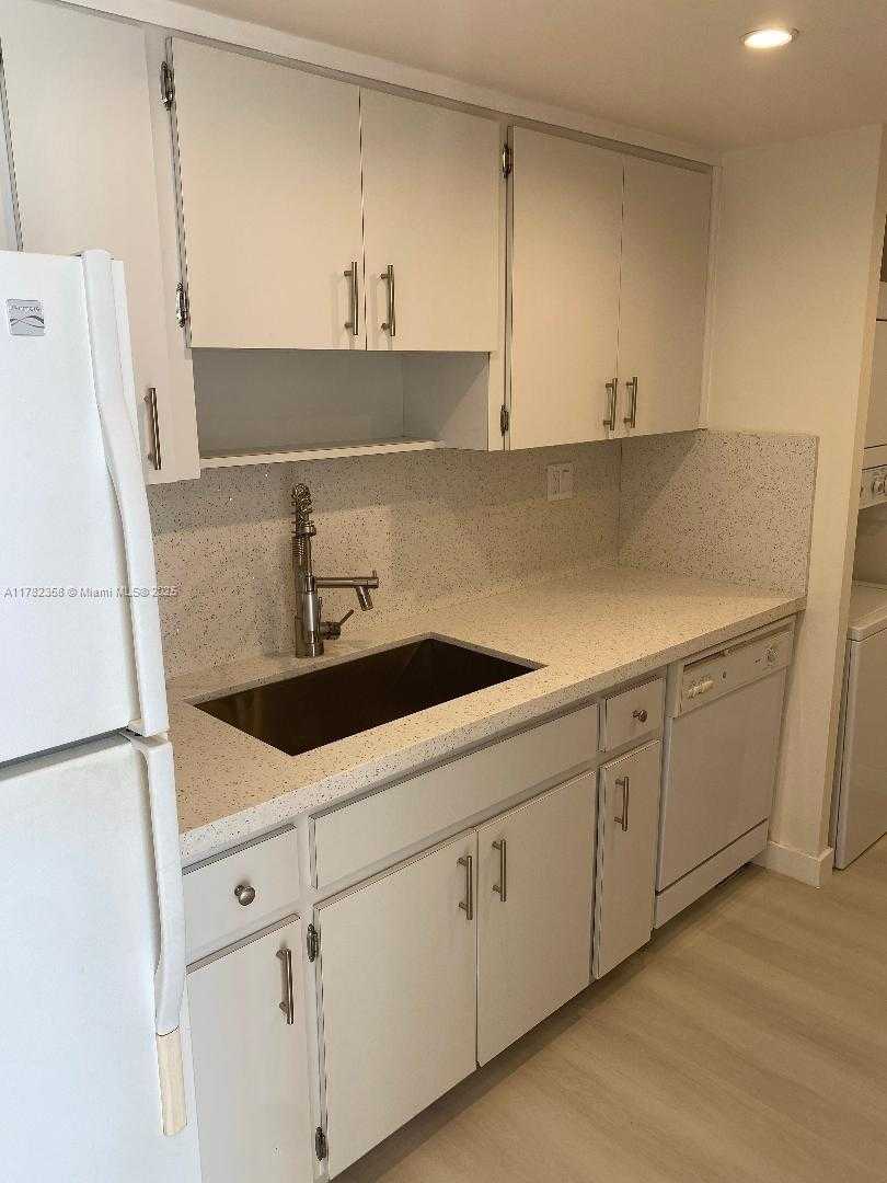 Small Image of 1440 BRICKELL BAY DR #901, Miami Number 11
