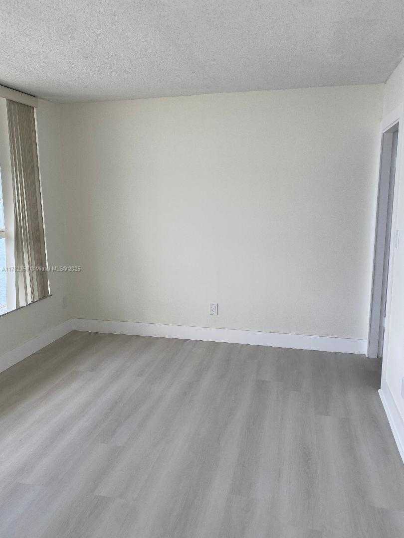 Small Image of 1440 BRICKELL BAY DR #901, Miami Number 12