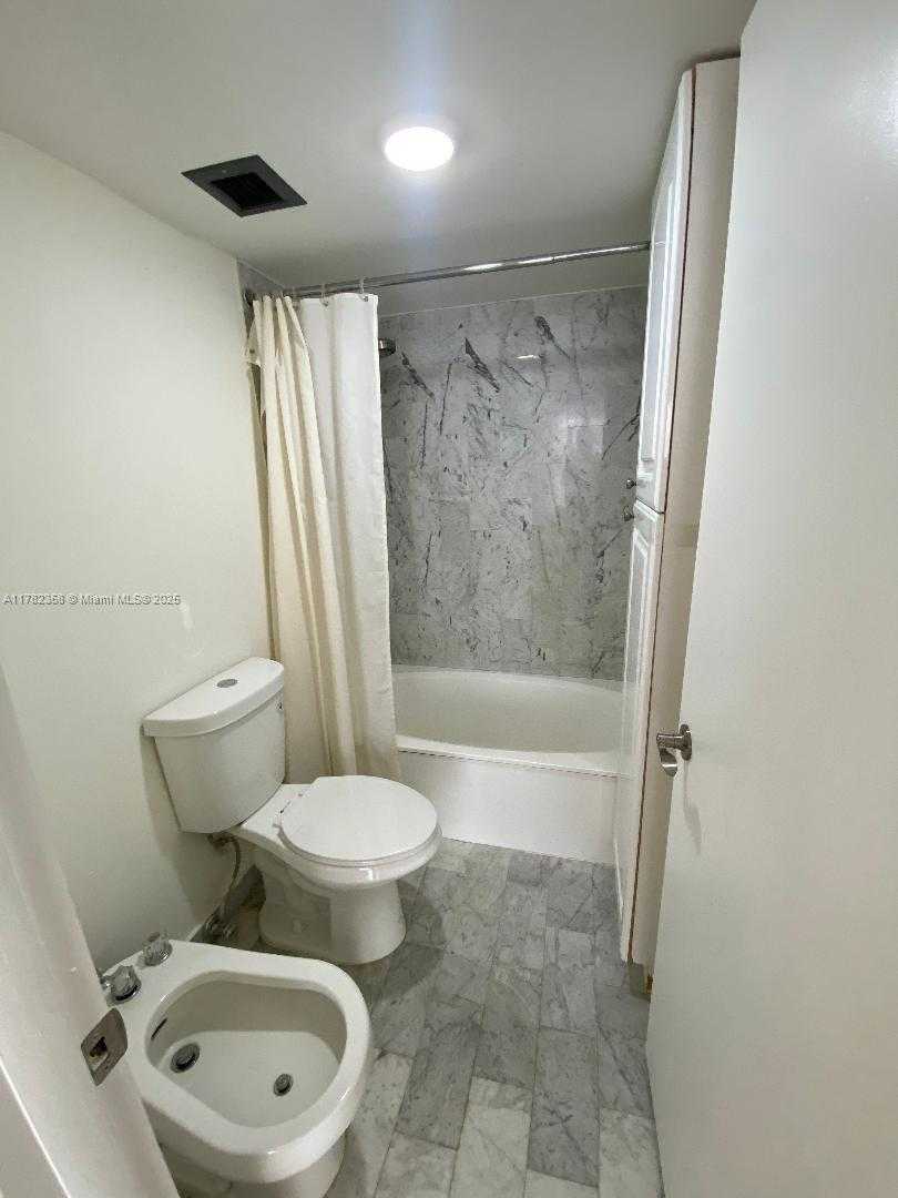 Small Image of 1440 BRICKELL BAY DR #901, Miami Number 8
