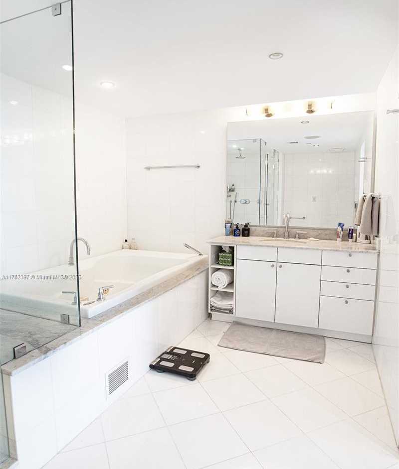 Small Image of 520 WEST AVE #2202, Miami Beach Number 25