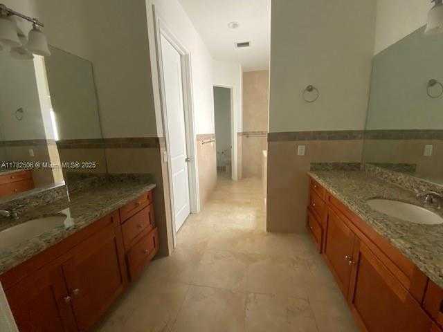 Small Image of 6845 SOUTH WEST 52ND ST, Miami Number 17