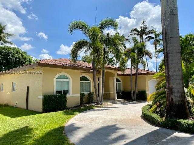 Small Image of 6845 SOUTH WEST 52ND ST, Miami Number 2