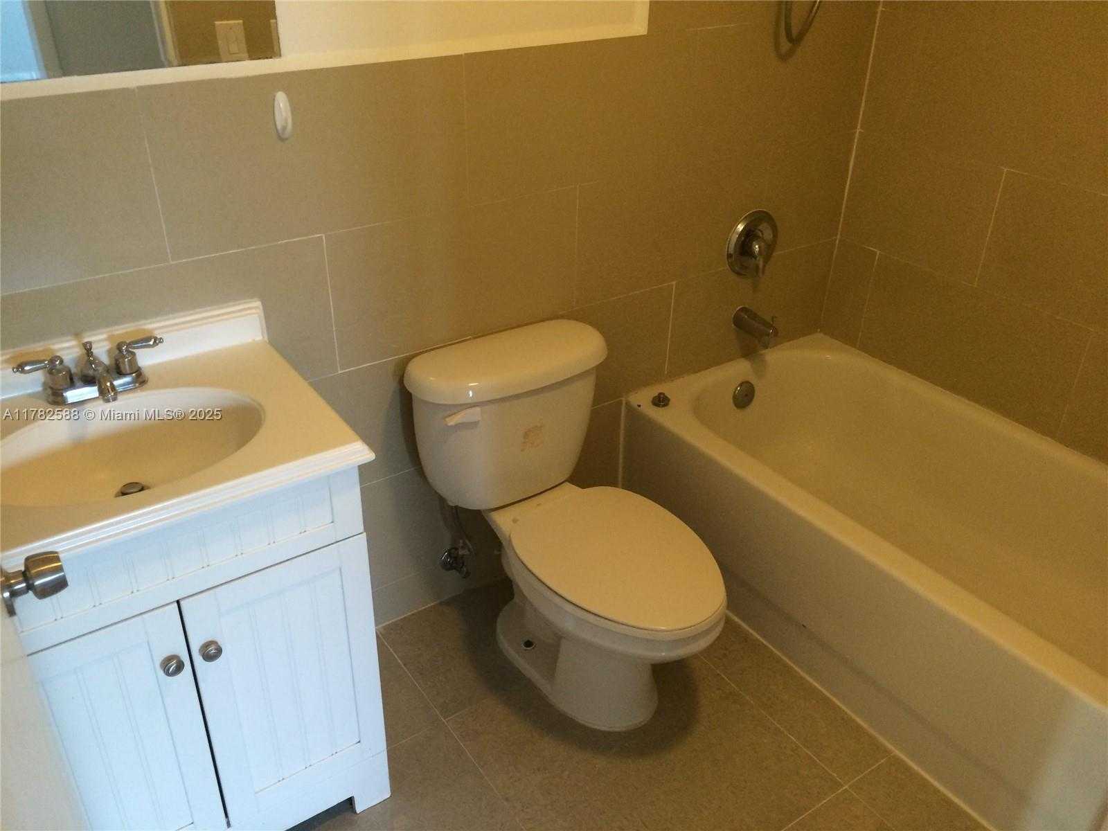 Small Image of 7025 RUE GRANVILLE #3, Miami Beach Number 14