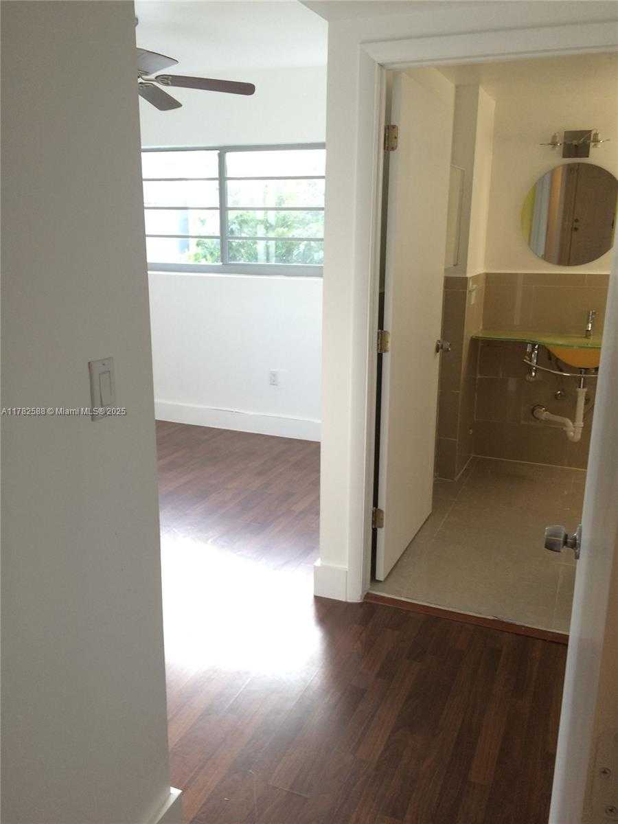 Small Image of 7025 RUE GRANVILLE #3, Miami Beach Number 16