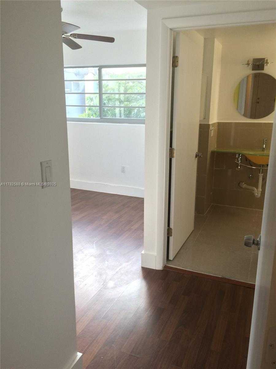Small Image of 7025 RUE GRANVILLE #3, Miami Beach Number 17