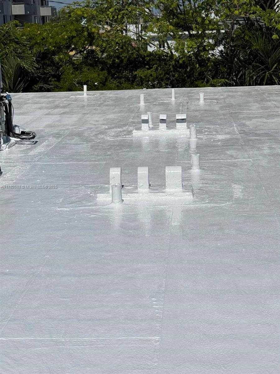Small Image of 7025 RUE GRANVILLE #3, Miami Beach Number 4