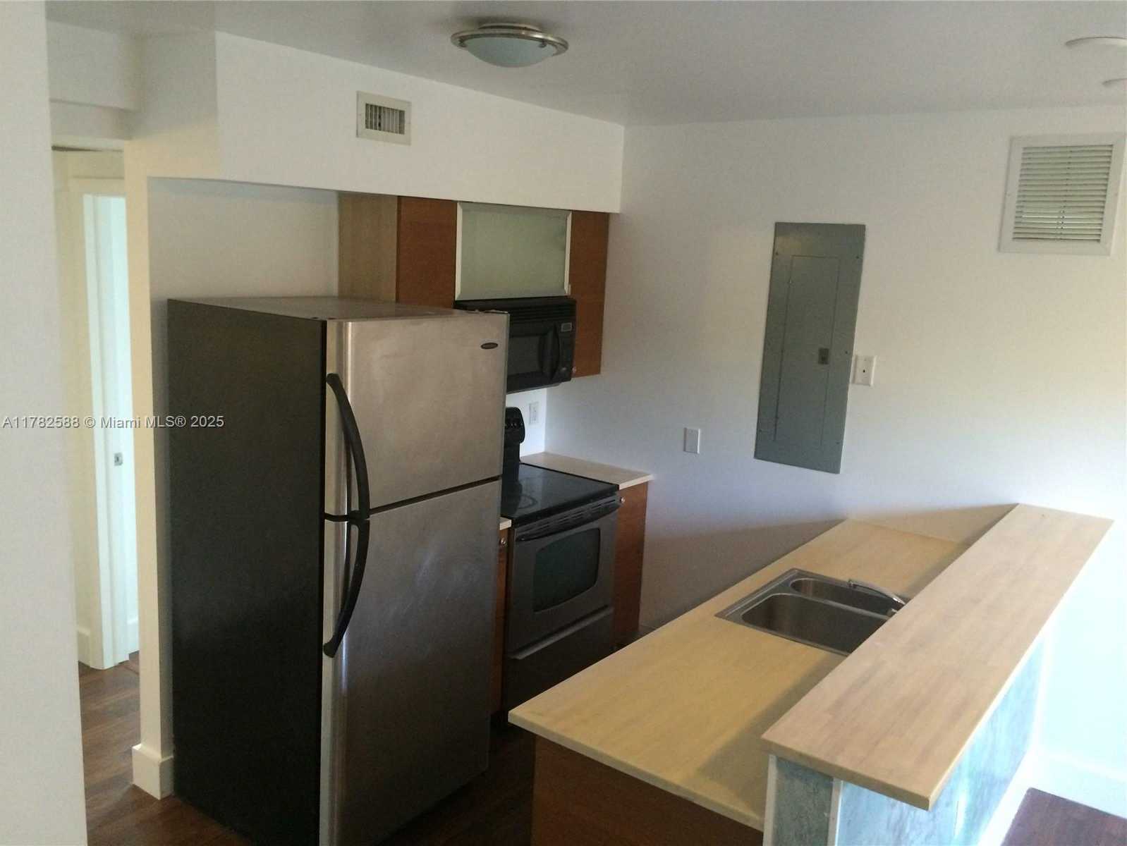 Small Image of 7025 RUE GRANVILLE #3, Miami Beach Number 8