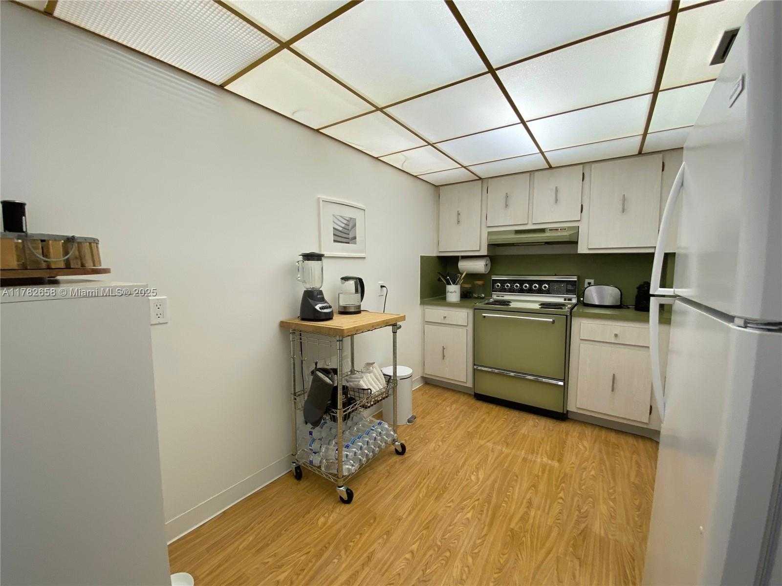 Small Image of 100 BAYVIEW DR #906, Sunny Isles Beach Number 10