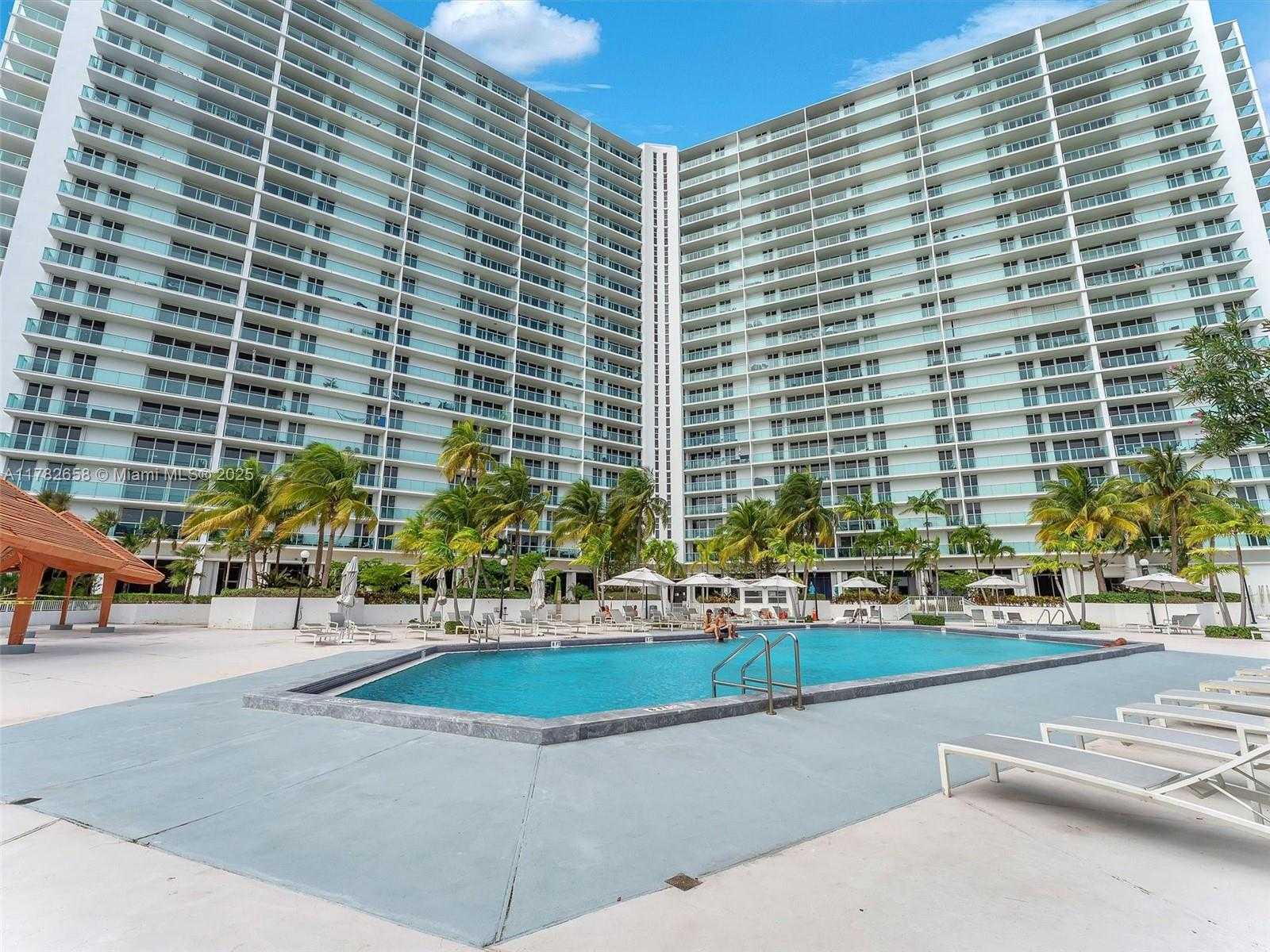 Small Image of 100 BAYVIEW DR #906, Sunny Isles Beach Number 12