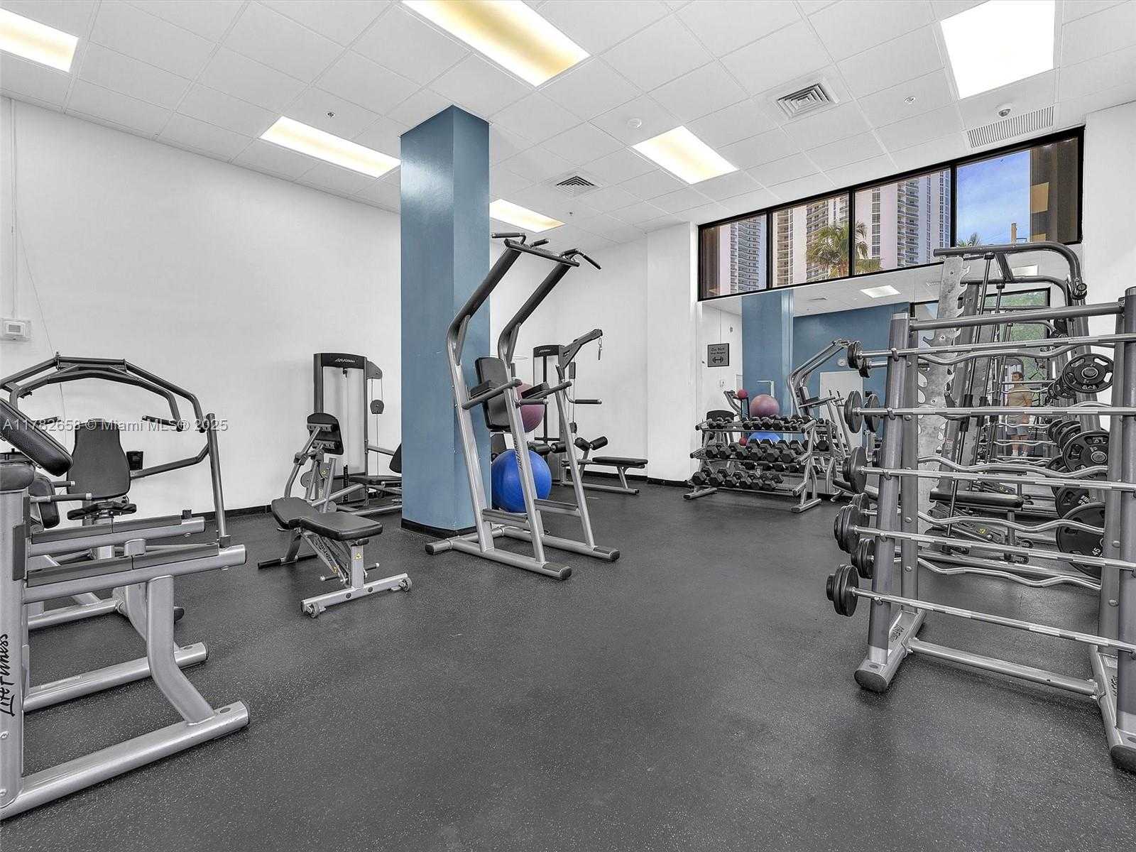 Small Image of 100 BAYVIEW DR #906, Sunny Isles Beach Number 15