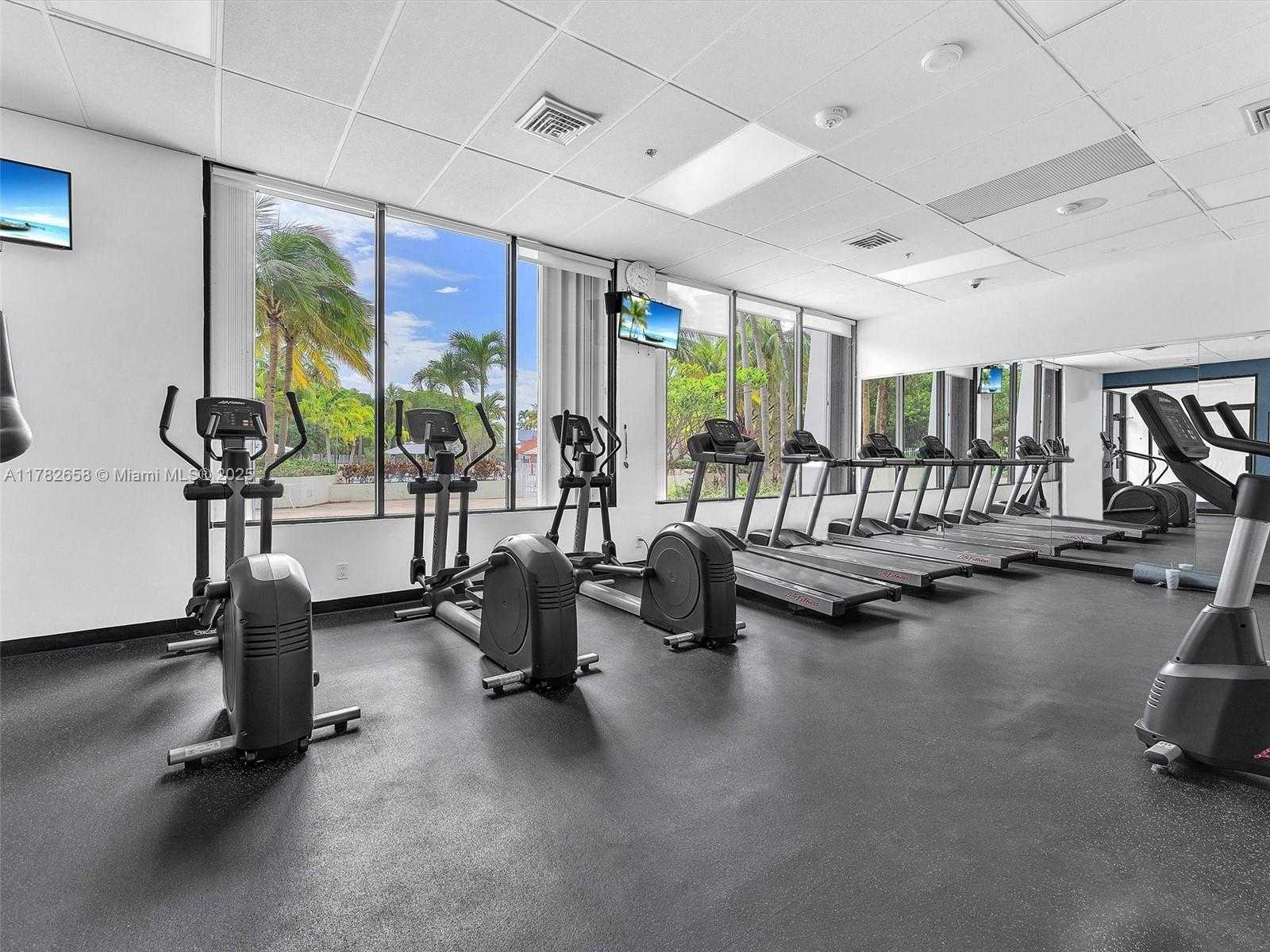 Small Image of 100 BAYVIEW DR #906, Sunny Isles Beach Number 16