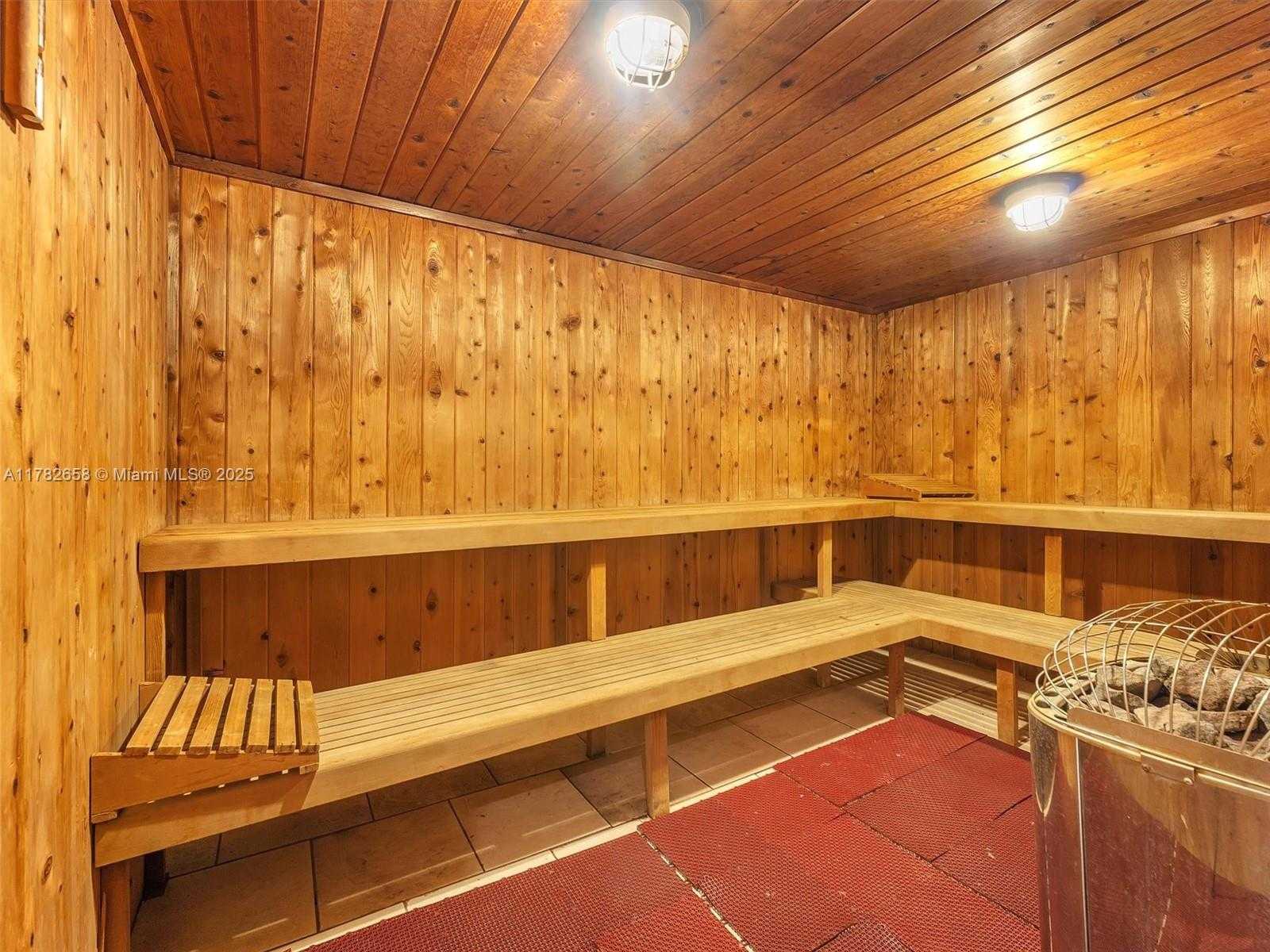 Small Image of 100 BAYVIEW DR #906, Sunny Isles Beach Number 17