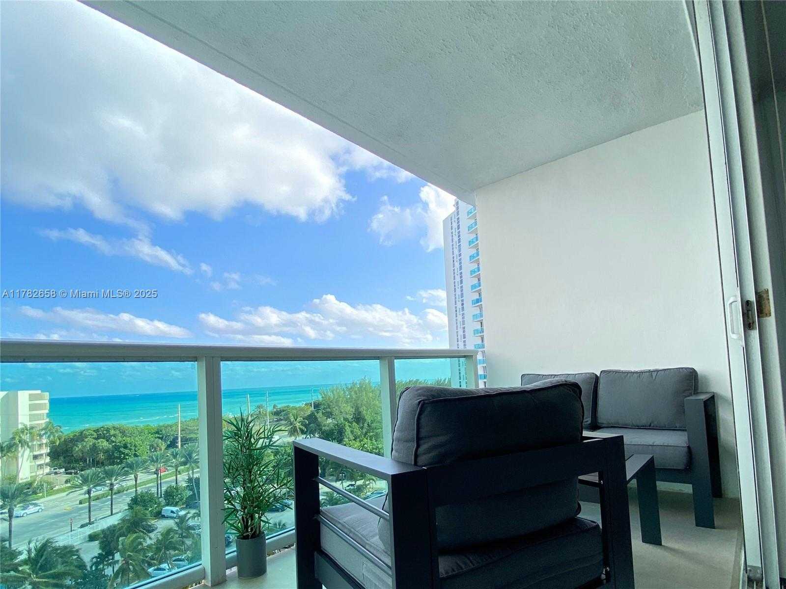 Small Image of 100 BAYVIEW DR #906, Sunny Isles Beach Number 2