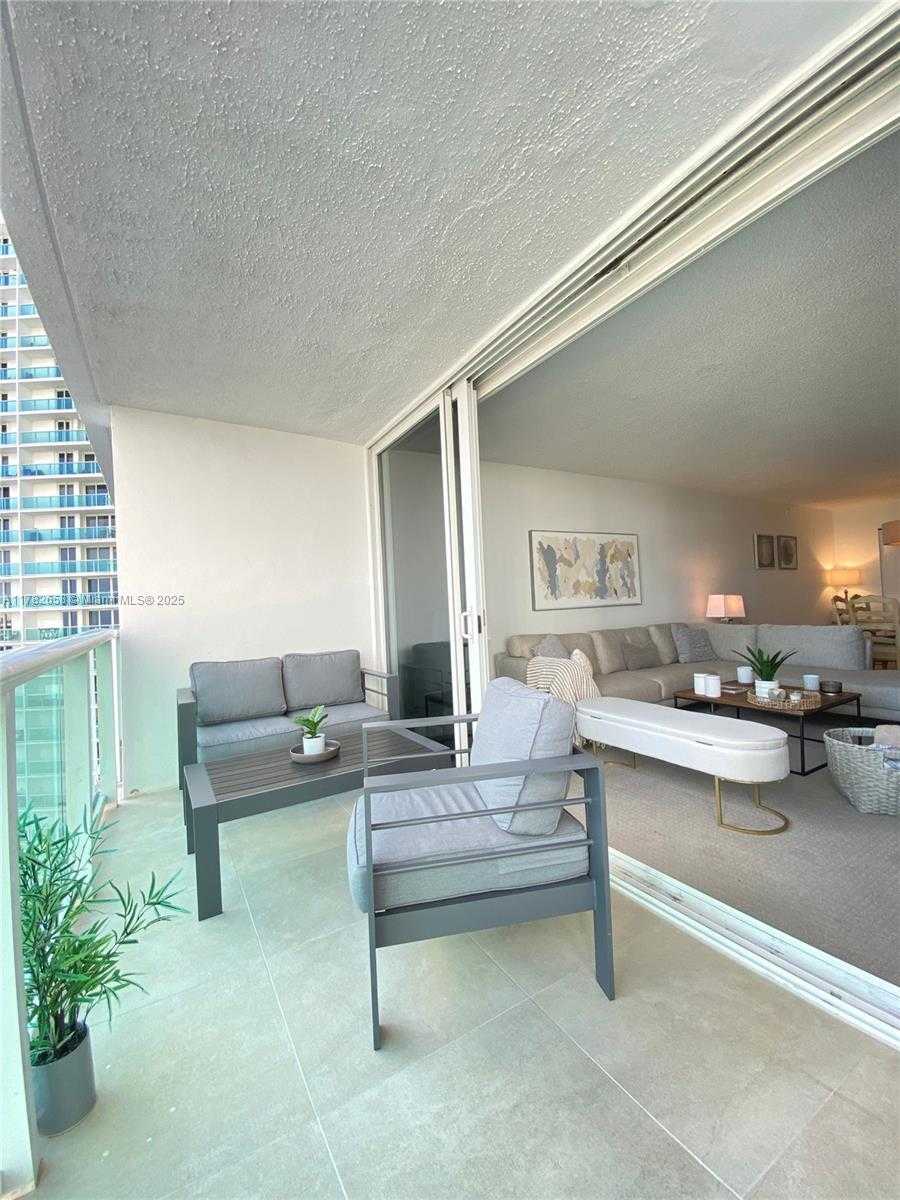 Small Image of 100 BAYVIEW DR #906, Sunny Isles Beach Number 3