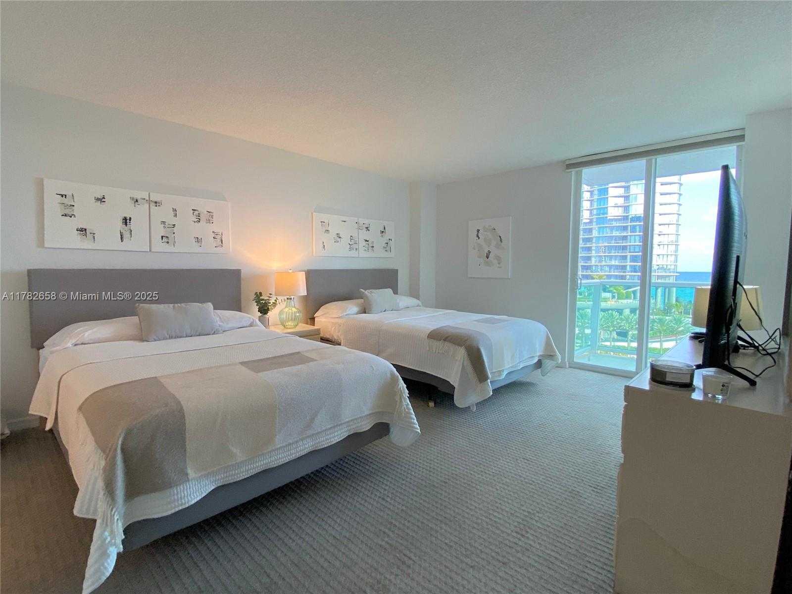 Small Image of 100 BAYVIEW DR #906, Sunny Isles Beach Number 8