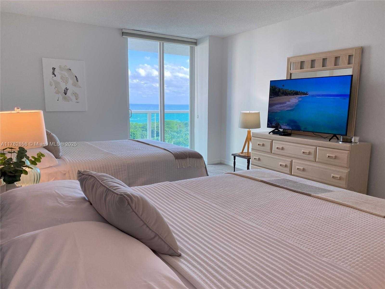 Small Image of 100 BAYVIEW DR #906, Sunny Isles Beach Number 9