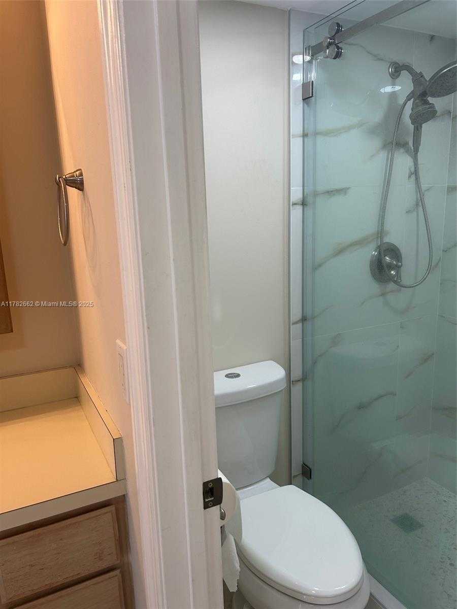 Small Image of 20400 WEST COUNTRY CLUB DR #812, Aventura Number 14