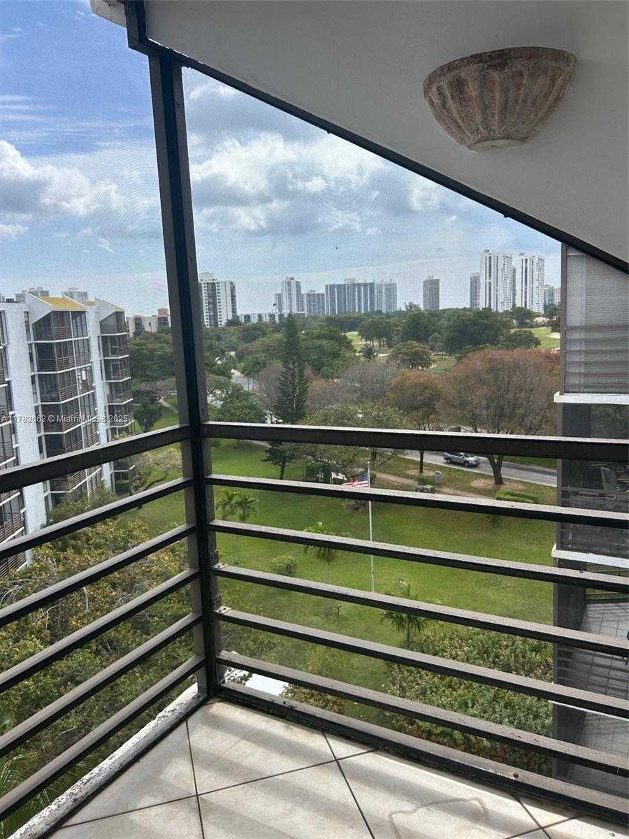 Small Image of 20400 WEST COUNTRY CLUB DR #812, Aventura Number 15