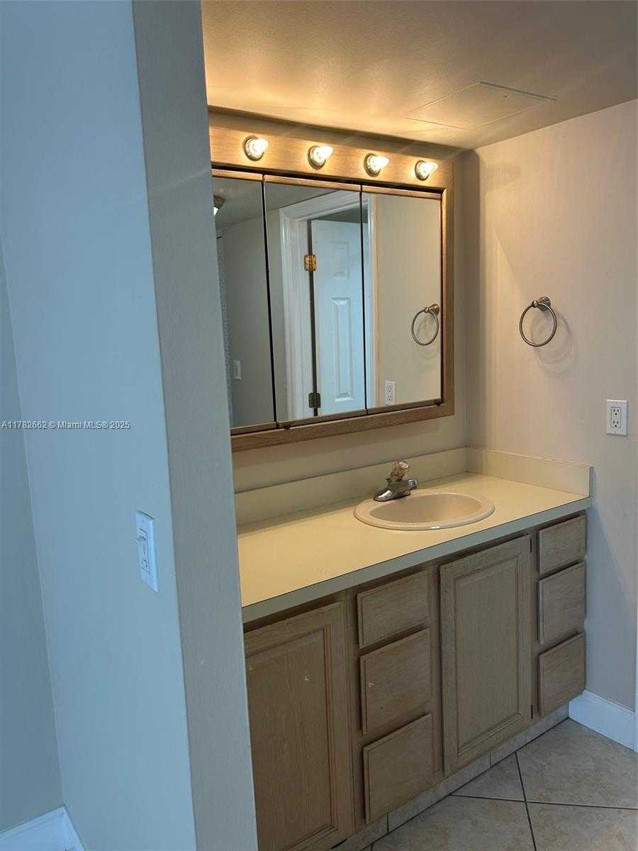 Small Image of 20400 WEST COUNTRY CLUB DR #812, Aventura Number 17