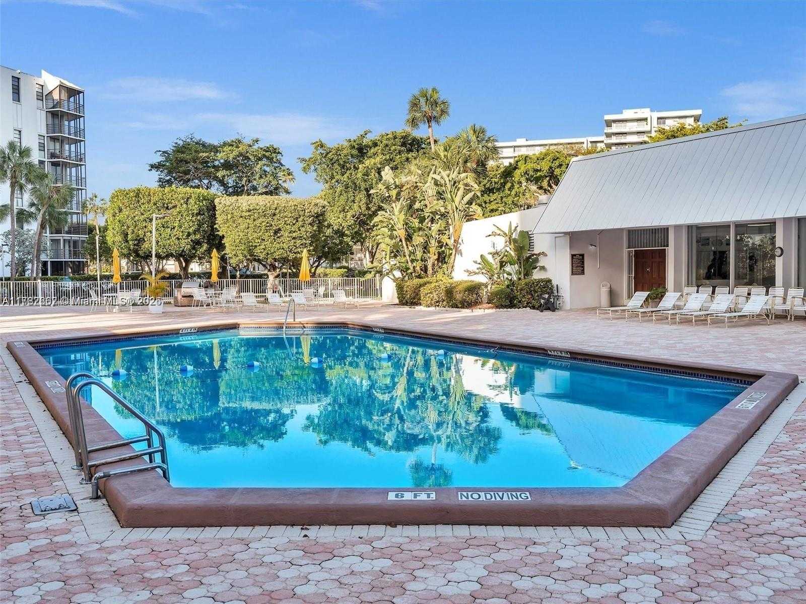 Small Image of 20400 WEST COUNTRY CLUB DR #812, Aventura Number 3