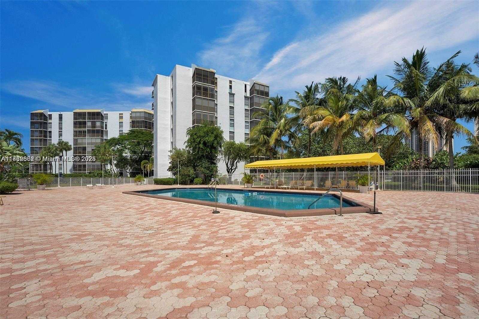 Small Image of 20400 WEST COUNTRY CLUB DR #812, Aventura Number 5