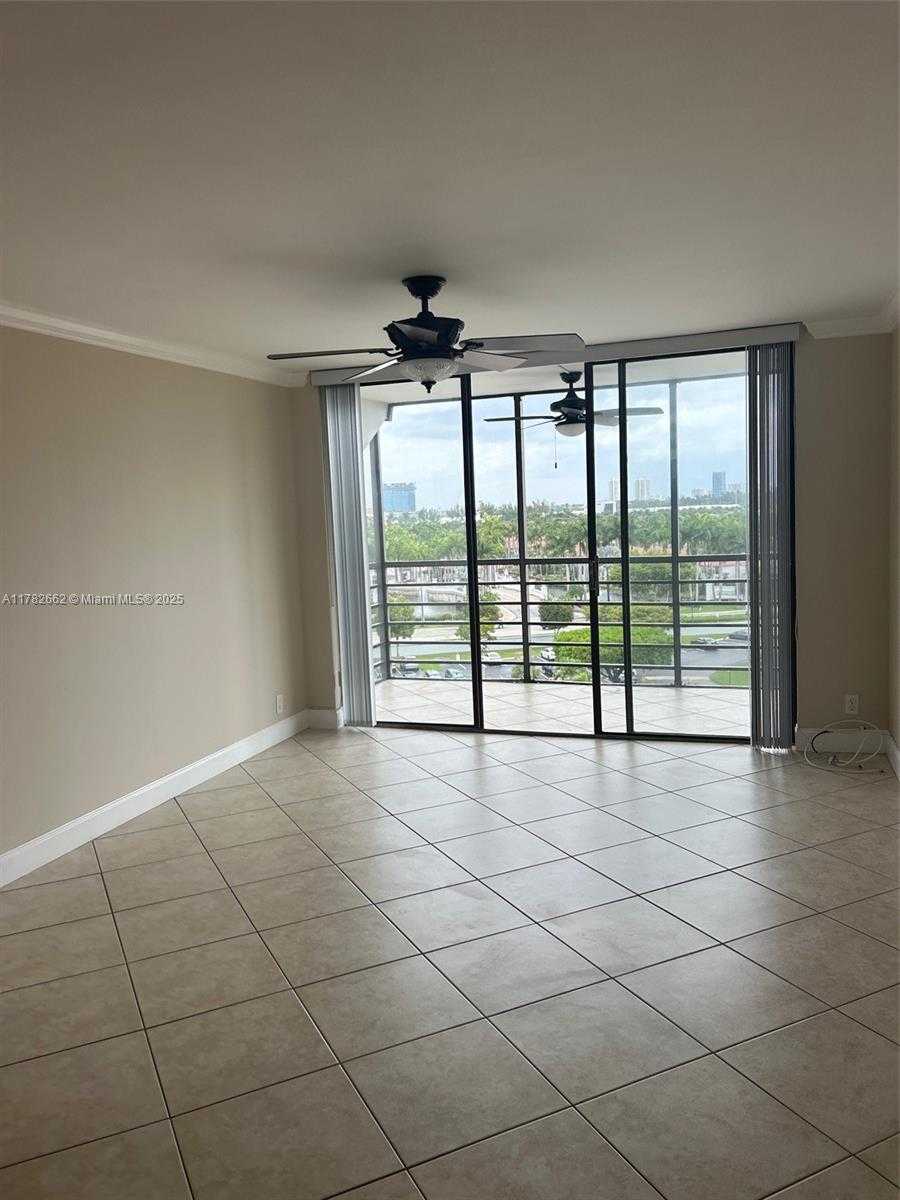 Small Image of 20400 WEST COUNTRY CLUB DR #812, Aventura Number 6
