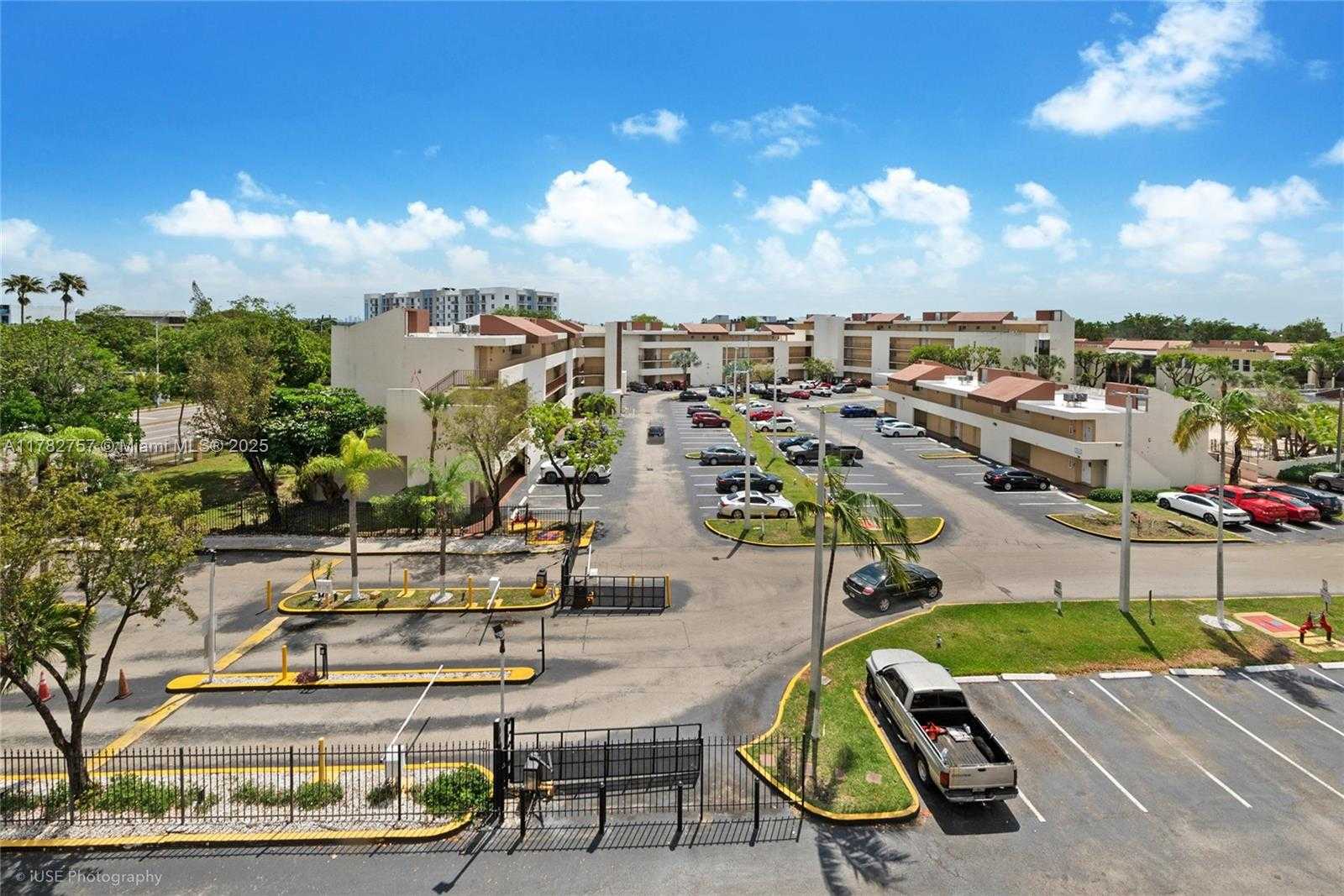 Small Image of 8860 FONTAINEBLEAU BLVD #504, Miami Number 12