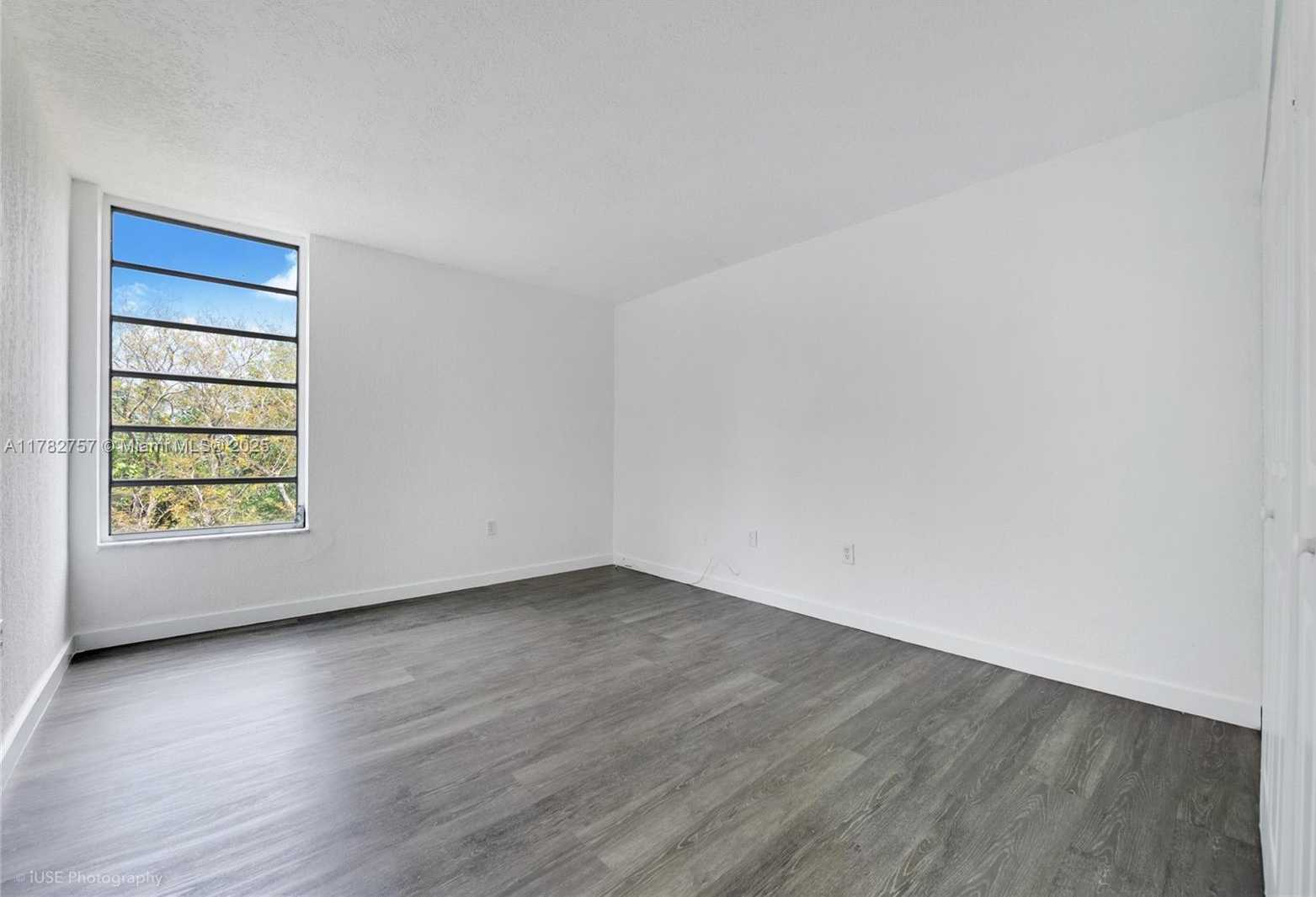 Small Image of 8860 FONTAINEBLEAU BLVD #504, Miami Number 5