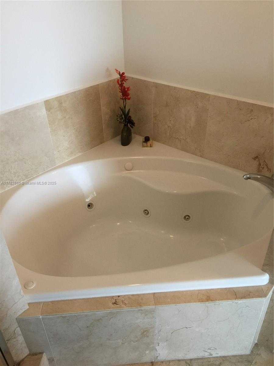 Small Image of 7900 HARBOR ISLAND DR #702, North Bay Village Number 16