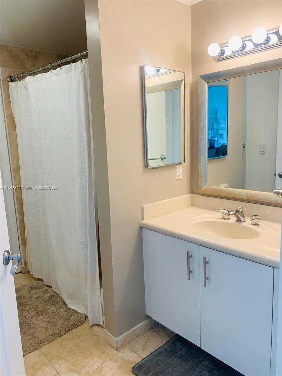 Small Image of 7900 HARBOR ISLAND DR #702, North Bay Village Number 18