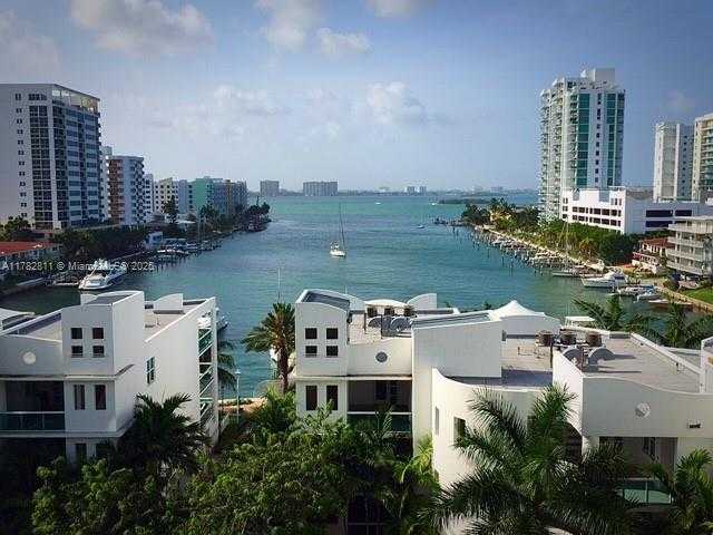 Small Image of 7900 HARBOR ISLAND DR #702, North Bay Village Number 23
