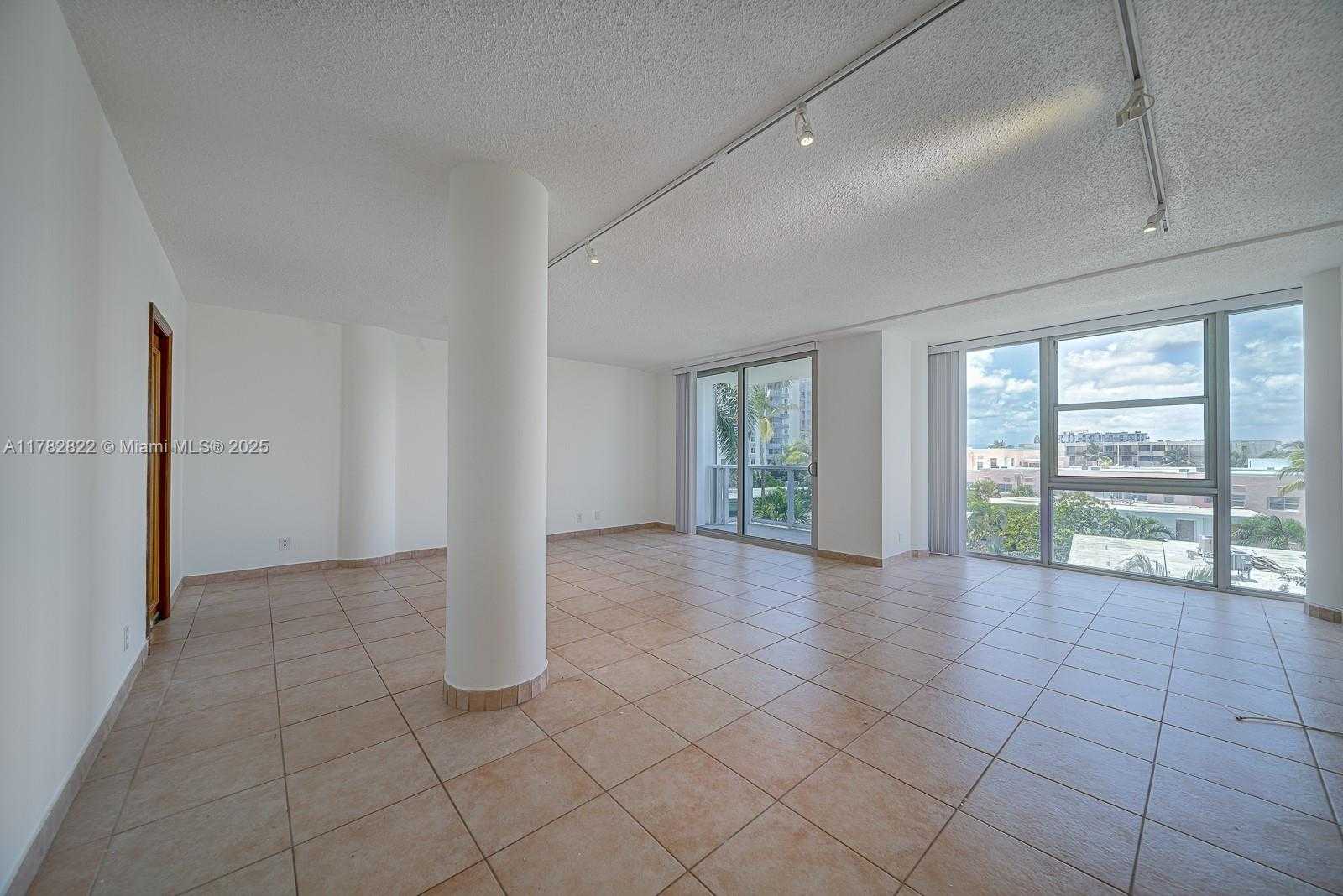 Small Image of 900 BAY DR #303, Miami Beach Number 13