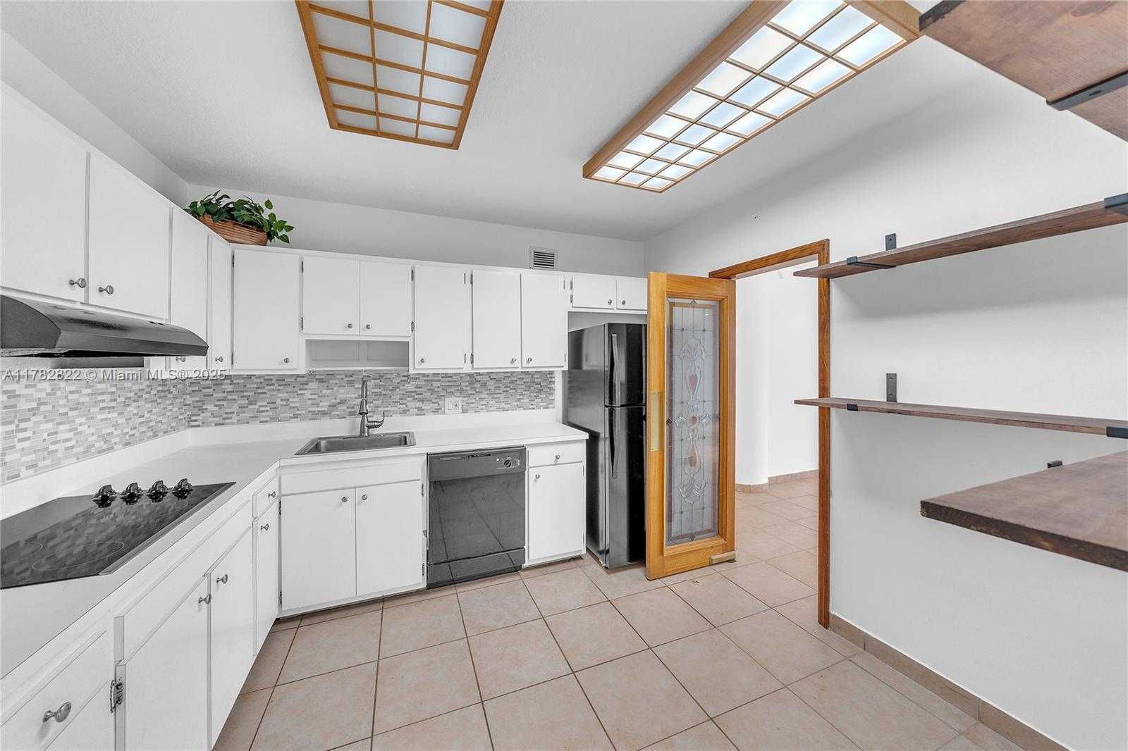 Small Image of 900 BAY DR #303, Miami Beach Number 16