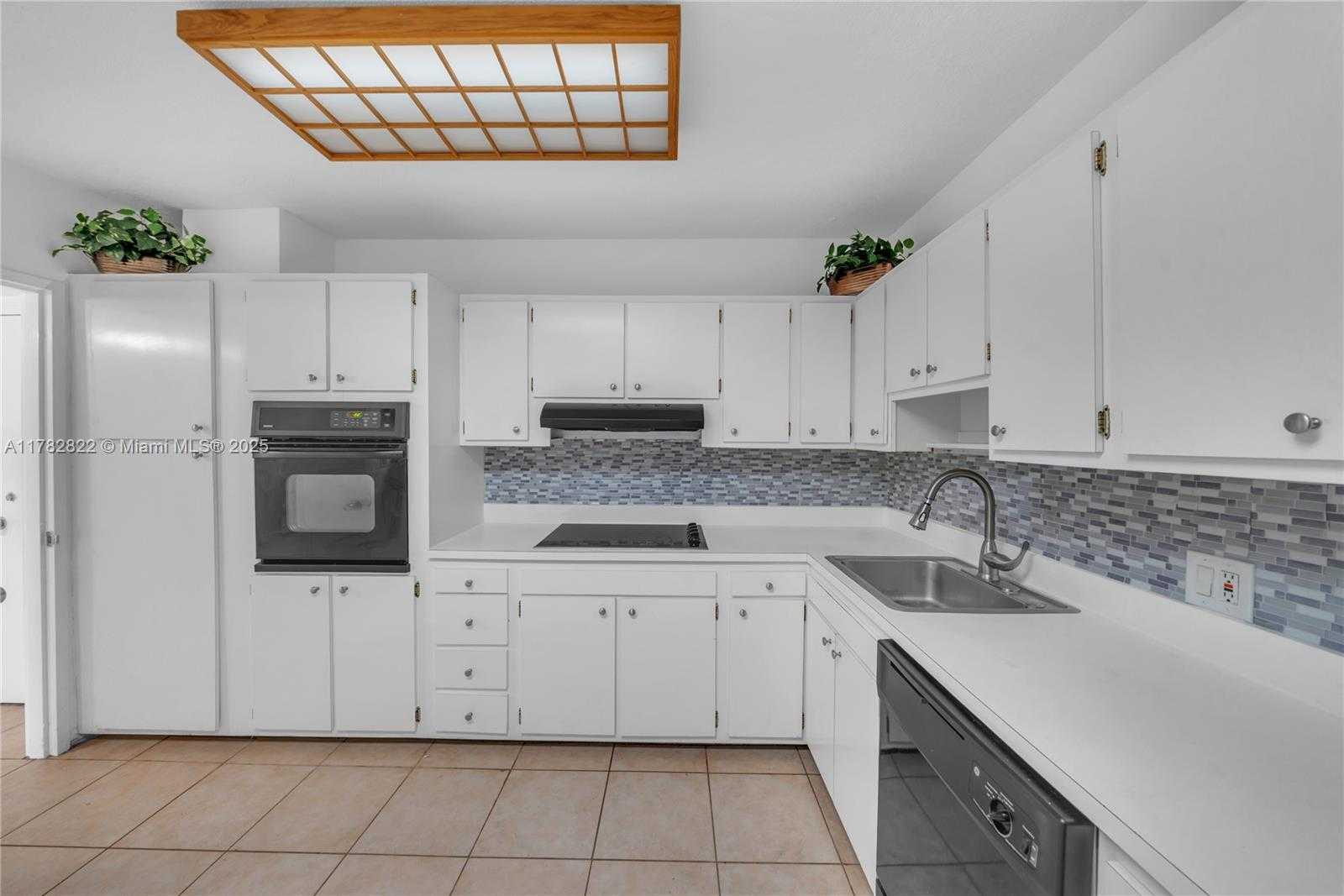 Small Image of 900 BAY DR #303, Miami Beach Number 17