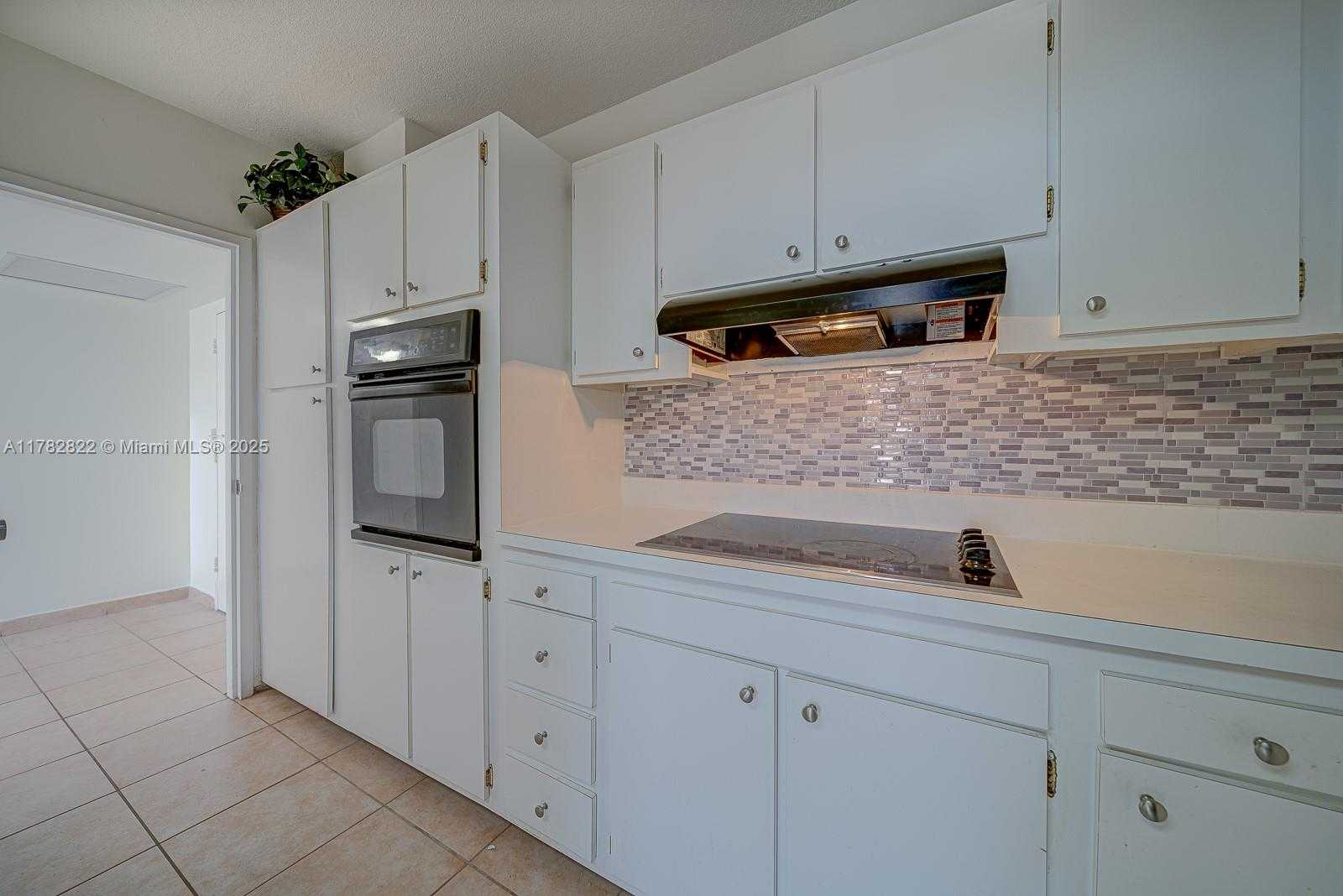 Small Image of 900 BAY DR #303, Miami Beach Number 18