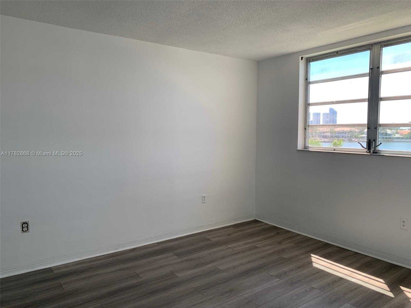 Small Image of 3010 MARCOS DR #R304, Aventura Number 12