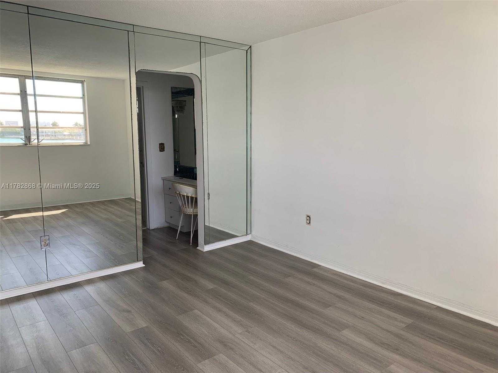 Small Image of 3010 MARCOS DR #R304, Aventura Number 13