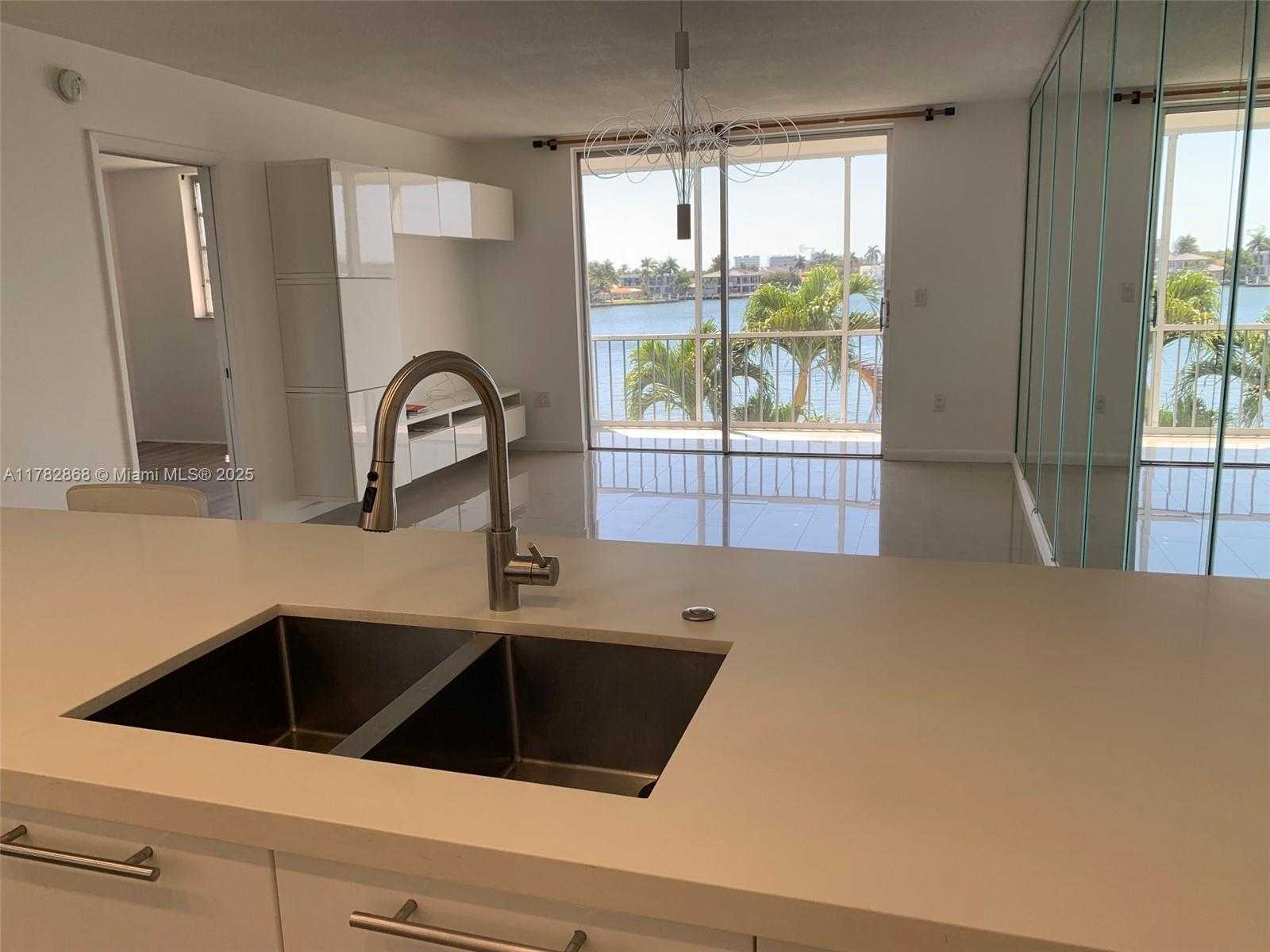 Small Image of 3010 MARCOS DR #R304, Aventura Number 2