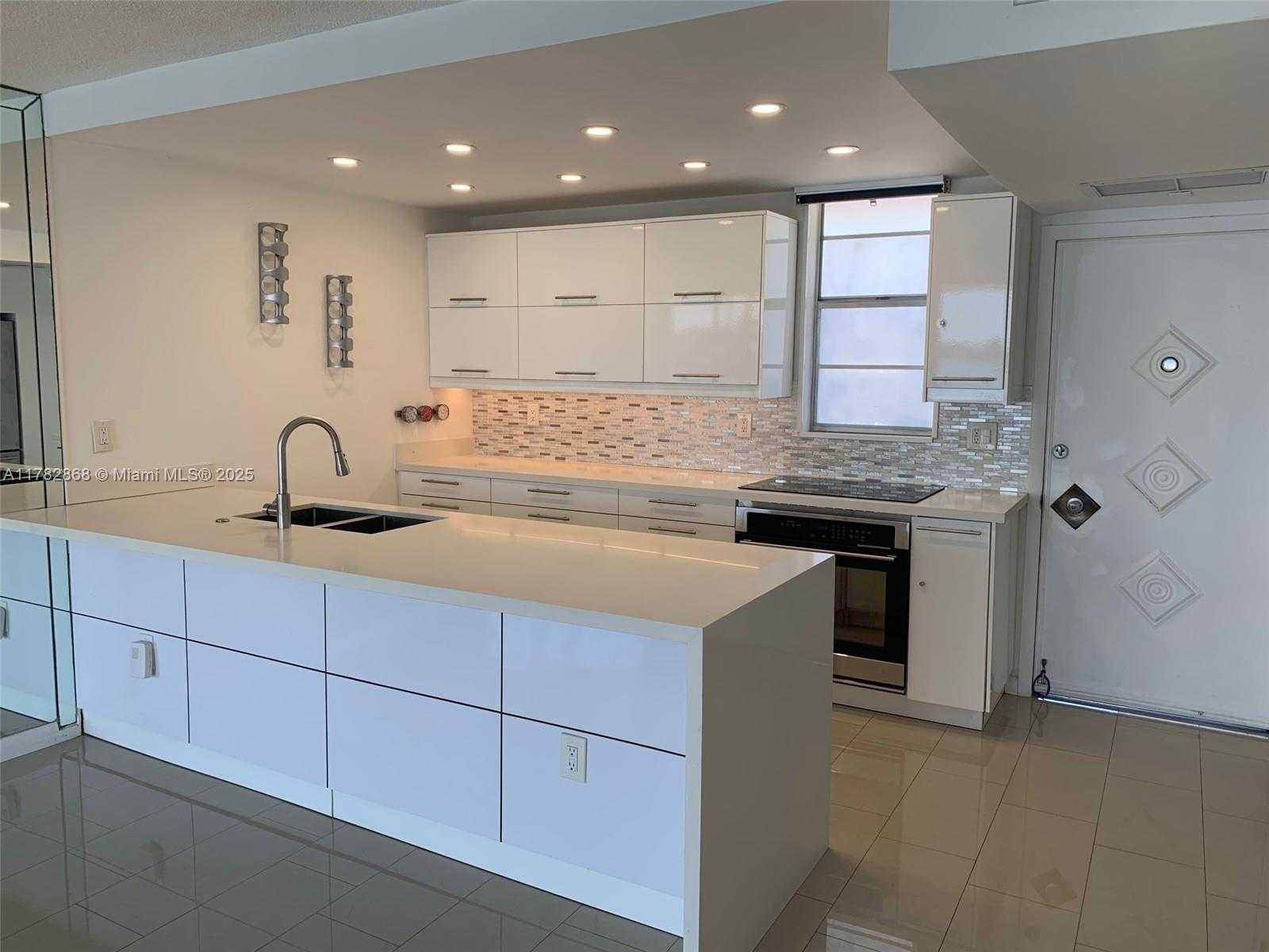 Small Image of 3010 MARCOS DR #R304, Aventura Number 5