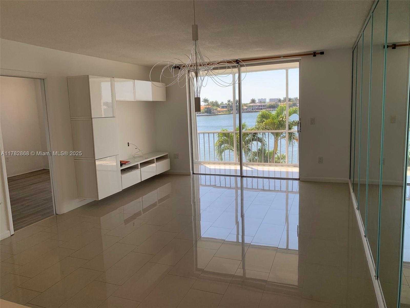 Small Image of 3010 MARCOS DR #R304, Aventura Number 6