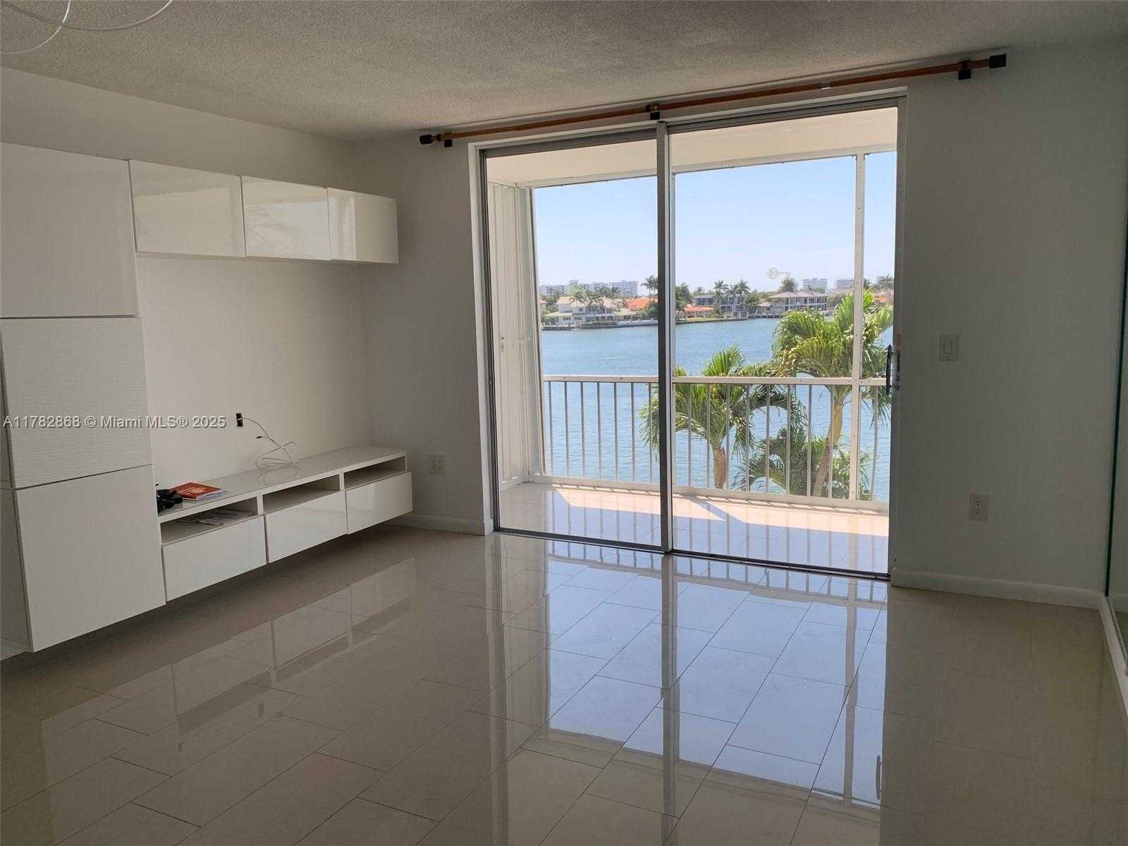 Small Image of 3010 MARCOS DR #R304, Aventura Number 7
